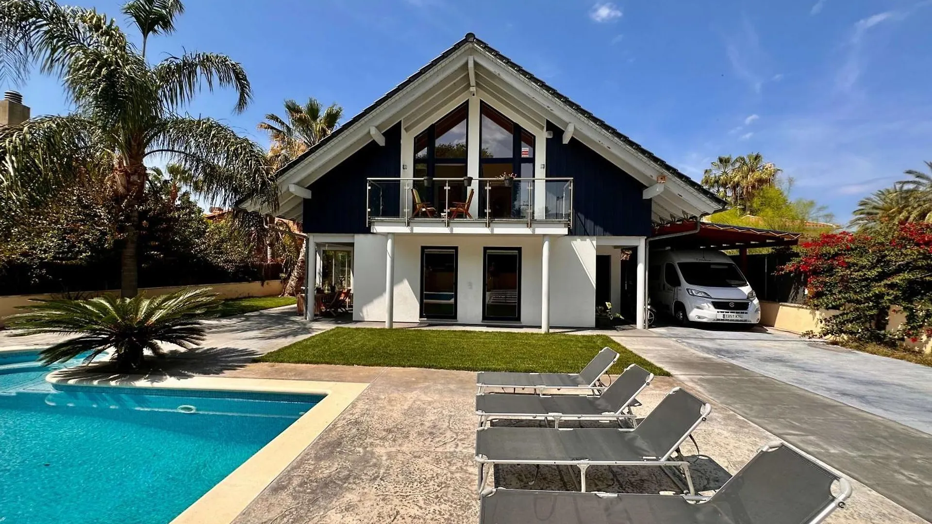 Sparrow Villa In Residential Area By Hlclub Agency Vilanova i la Geltrú 0*,
