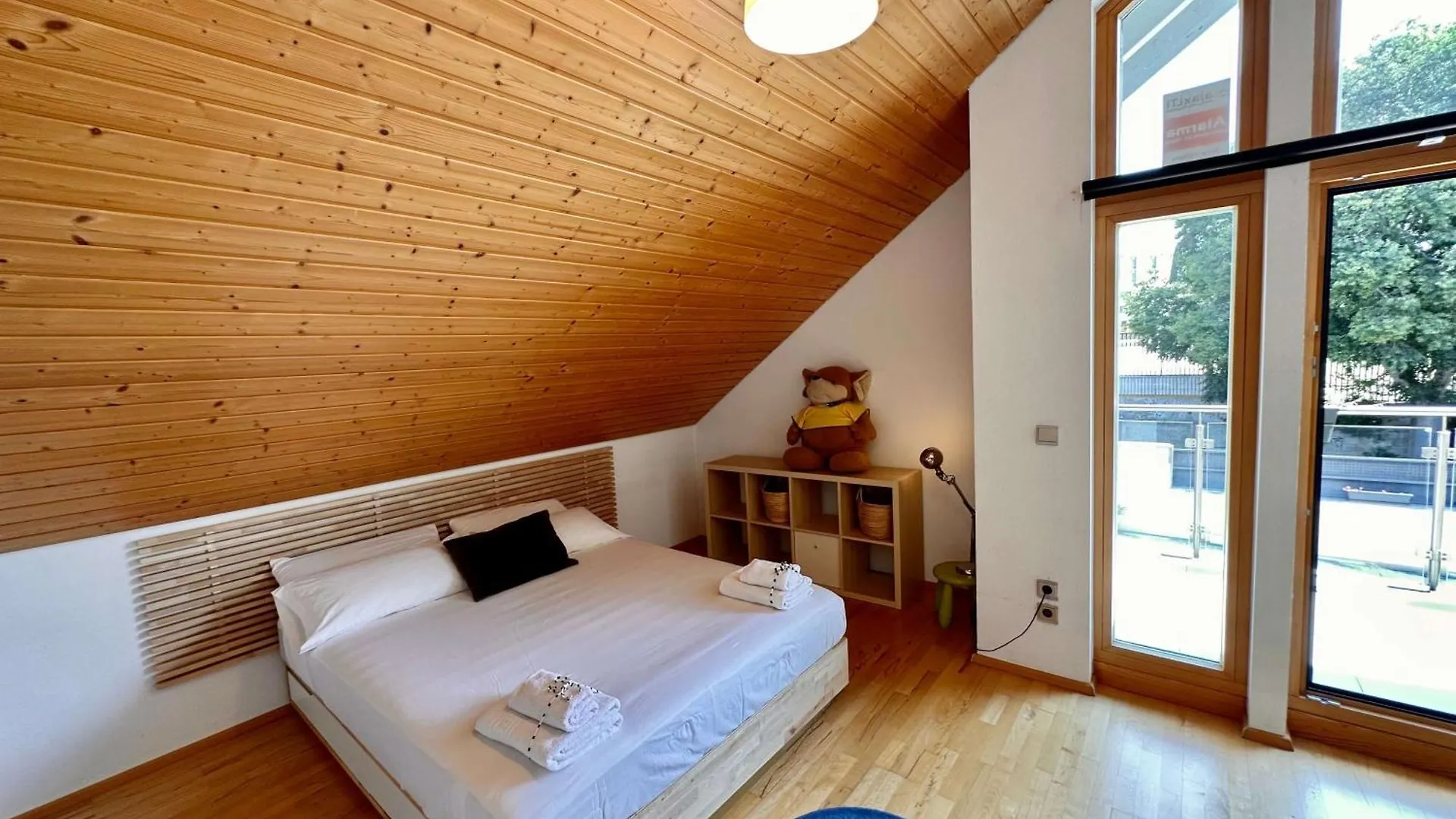 Sparrow Villa In Residential Area By Hlclub Agency Vilanova i la Geltrú